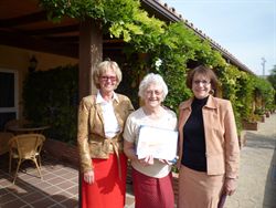 El Rotary Club Internacional nombra socia honorífica a Joan Hunt