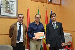 El alcalde de Álora recibe a CUDECA