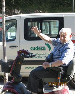 Donación de un Scooter Electrico a beneficio de Cudeca