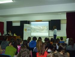 Fundación Cudeca visita el IES Cerro del Viento