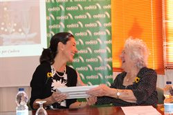 Cudeca entrega una Placa Conmemorativa al  Colegio Internacional Torrequebrada